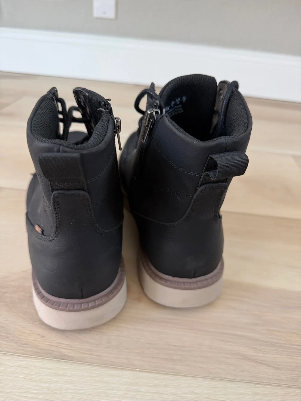 NWOB Dr. Scholl's Black Lace-Up Casual Ankle Boots with Tan Outsole Size 10